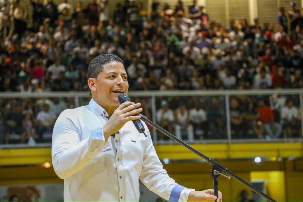 Baní inaugura su primer Torneo Superior de Baloncesto