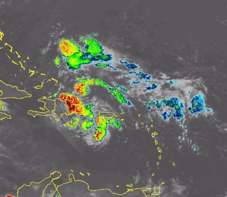 Onda tropical aumentará las lluvias este martes en varias provincias de RD