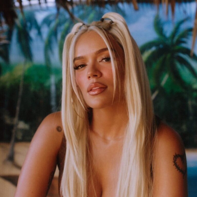 Karol G estrena álbum y lanza una fuerte indirecta a Feid