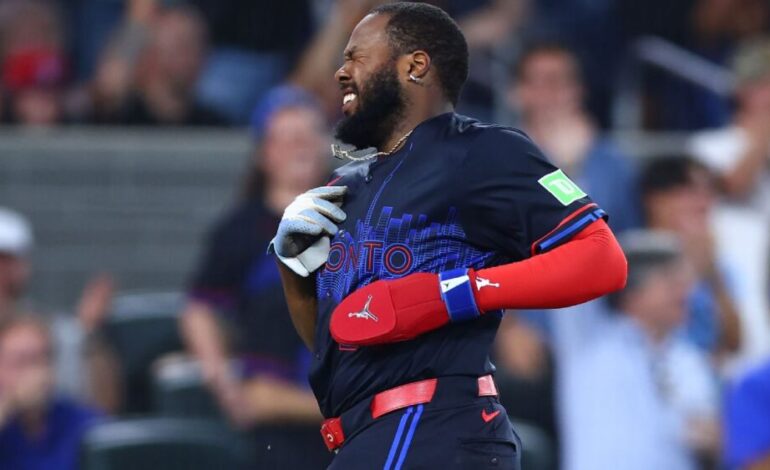 ¡Alerta por Vladdy! Conmoción lo saca del juego