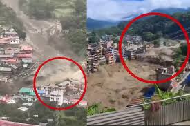 Riada arrasa puente en la frontera entre Nepal y Tíbet
