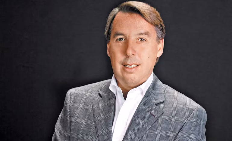 Azcárraga invita al Canelo a pelear ante 100 mil personas en el Estadio Banorte
