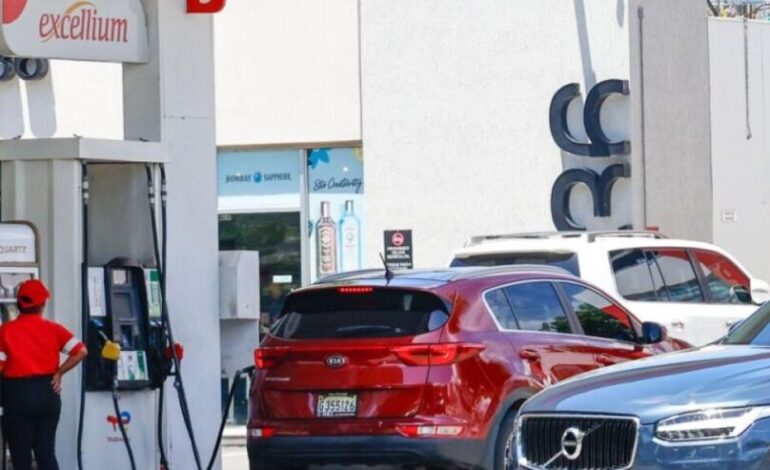 Petróleo supera US$90, pero Gobierno congela principales combustibles
