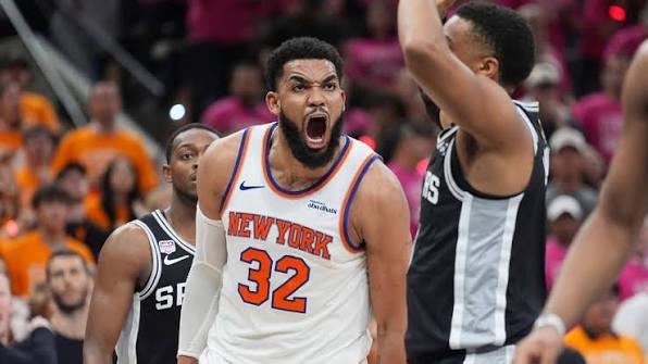 Knicks y Towns frenan negociación por millonaria extensión