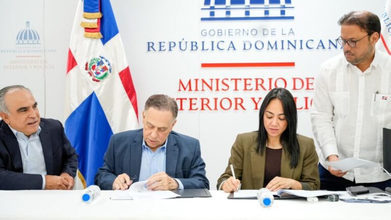 MIP y empresarios de Haina acuerdan construir nueva estación de bomberos