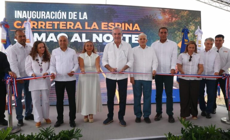 Abinader entrega carretera Las Espinas con tres nuevos puentes en Jamao al Norte