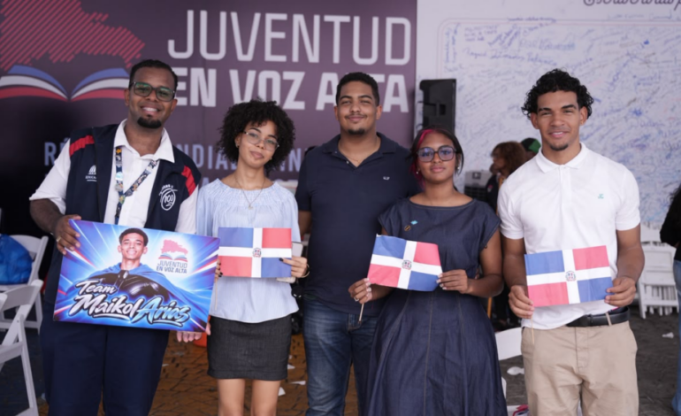Jóvenes dominicanos rompen récord mundial con 500 horas de lectura continua