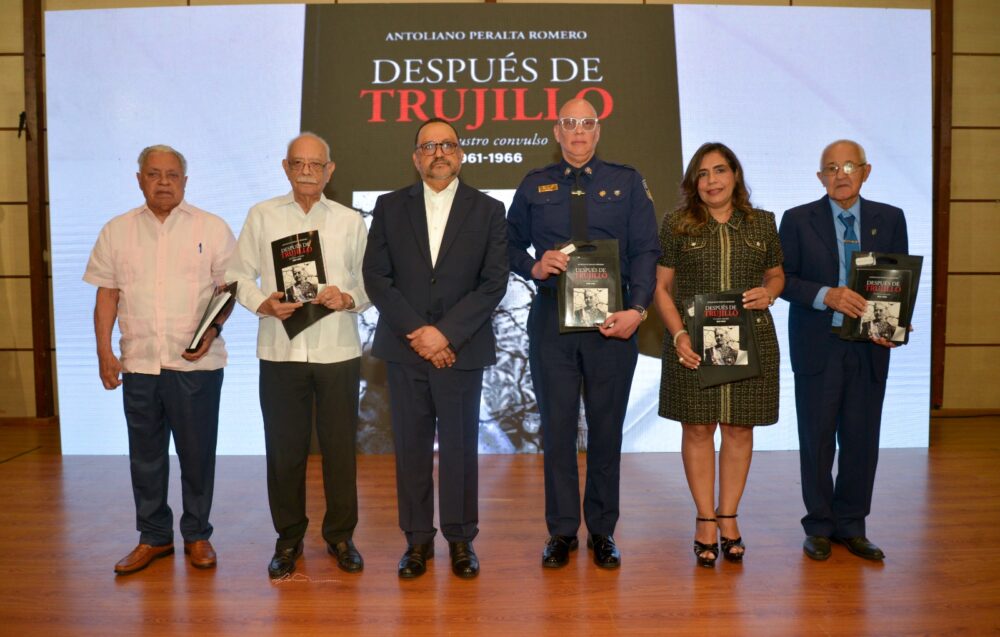 Historiadores destacan aporte del libro “Después de Trujillo” de Antoliano Peralta
