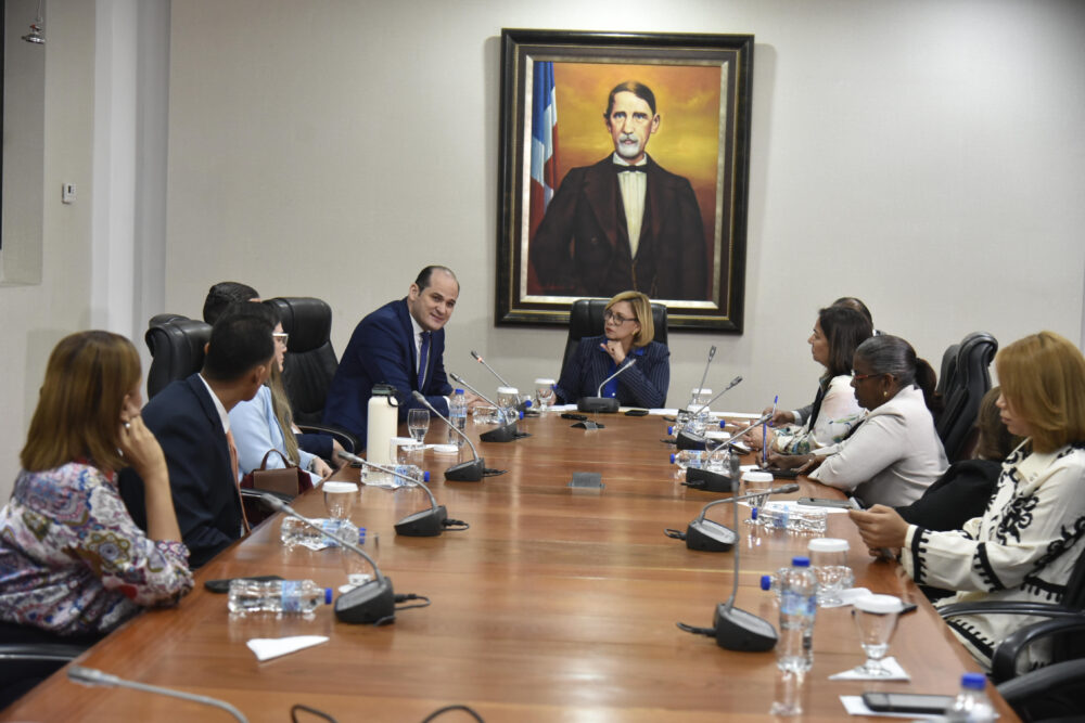 INABIE informa a diputados sobre leche descompuesta y contratación de suplidores