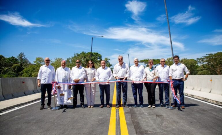 Abinader inaugura nuevo puente sobre el río Camú