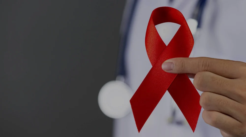Solo 32 mil de unas 85 mil personas con VIH están afiliadas al SeNaSa