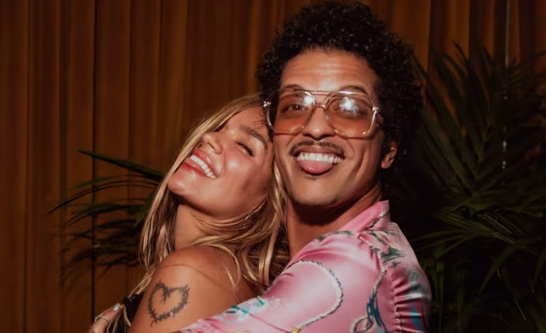 Karol G y Bruno Mars estrenan el video de “Still”