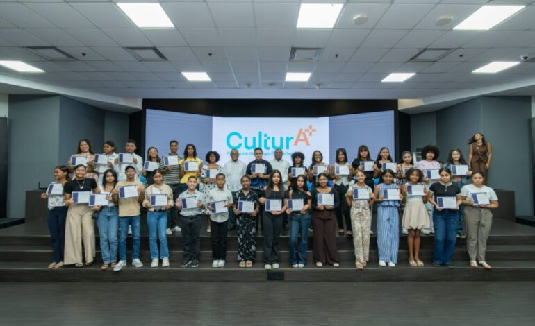 Cooperativa La Telefónica reconoce a 101 estudiantes por excelencia académica