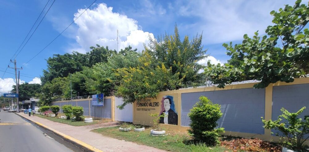 Estudiantes se intoxican tras consumir leche escolar en Santiago