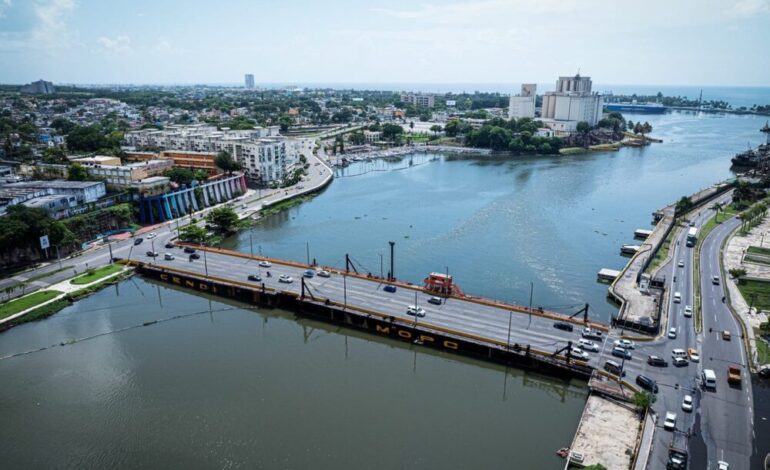 MOPC cerrará este jueves el puente flotante sobre el río Ozama por dos horas