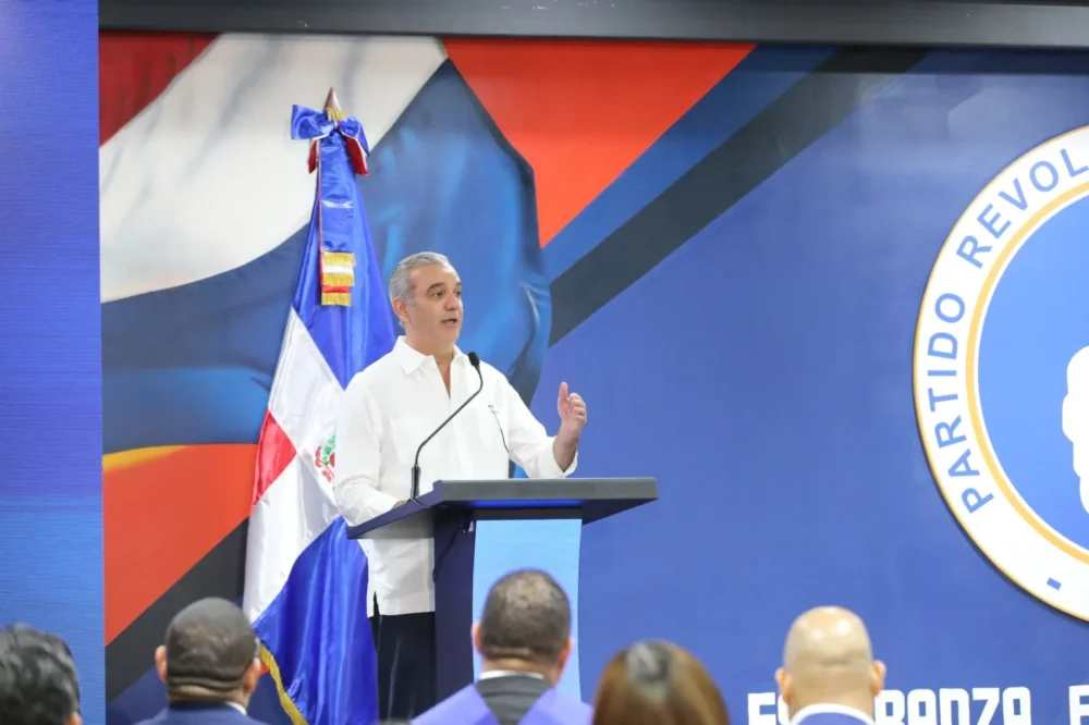 Abinader no acepta renuncia de Manuel Conde y le pide seguir al frente de la Escuela Política del PRM