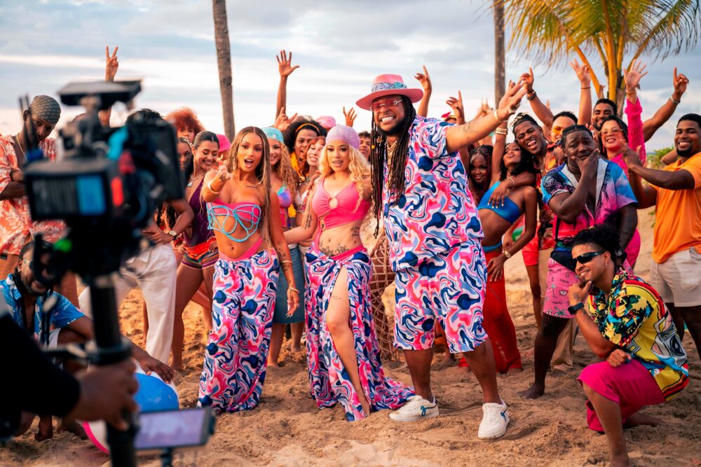“Island” supera los 3 millones de reproducciones y se mantiene en el No. 1 de la radio dominicana