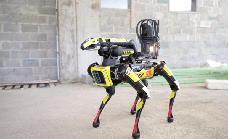Sistema 9-1-1 presenta robots, drones e inteligencia artificial para fortalecer respuesta a emergencias