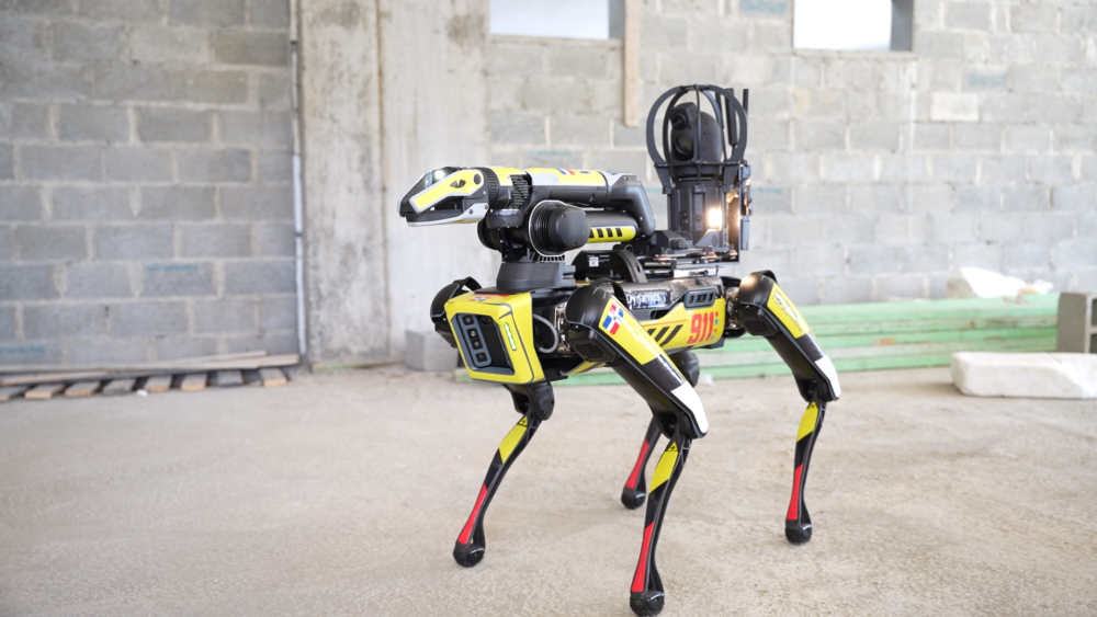 Sistema 9-1-1 presenta robots, drones e inteligencia artificial para fortalecer respuesta a emergencias