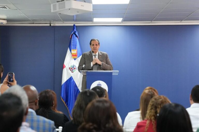 Salud Pública juramenta 43 comités para prevenir infecciones en centros de salud