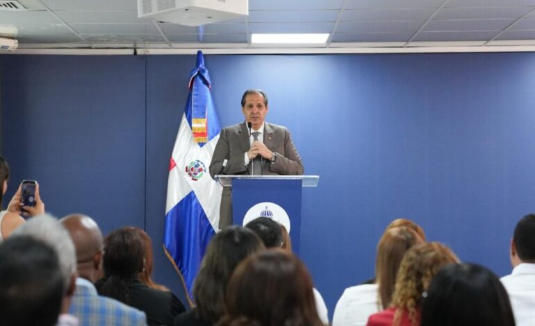 Salud Pública juramenta 43 comités para prevenir infecciones en centros de salud