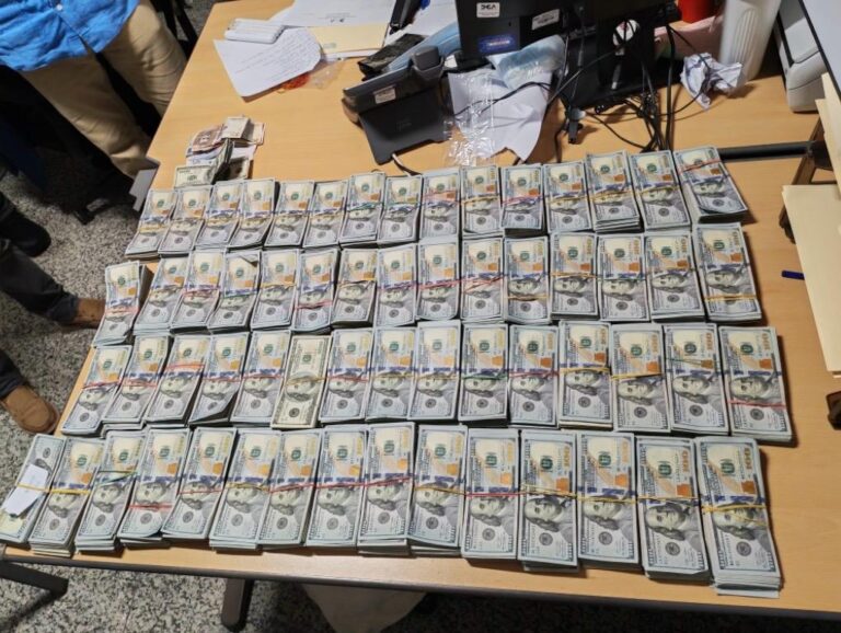 Aduanas decomisa más de US$600 mil no declarados en el AILA