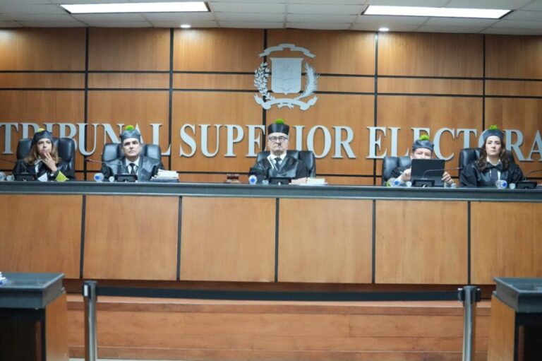 TSE suspende convención del PHD