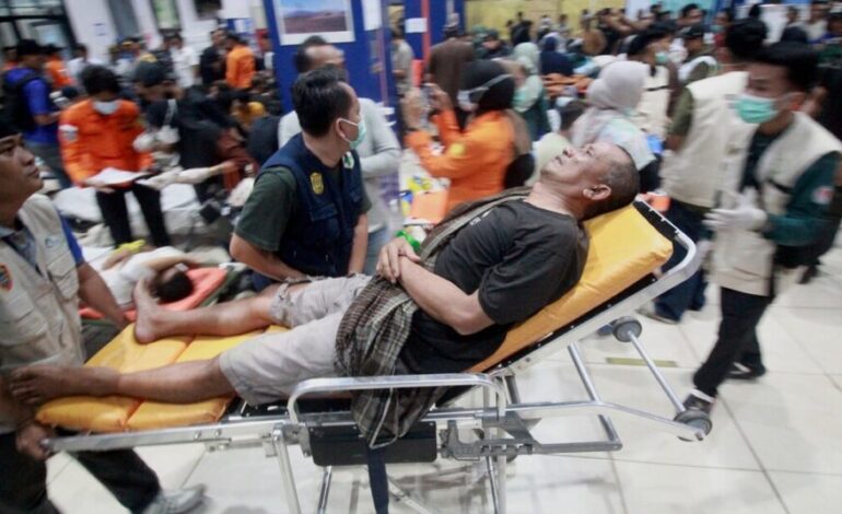 Naufragio en Indonesia deja seis muertos y 130 desaparecidos