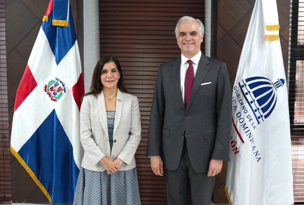 De Camps y embajadora de EE. UU. abordan cooperación educativa