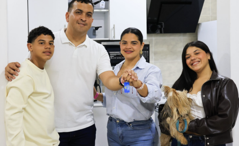Delcy Rodríguez entrega 151 viviendas a familias afectadas por terremotos en Venezuela