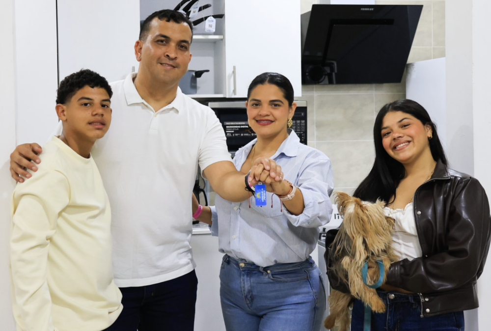 Delcy Rodríguez entrega 151 viviendas a familias afectadas por terremotos en Venezuela