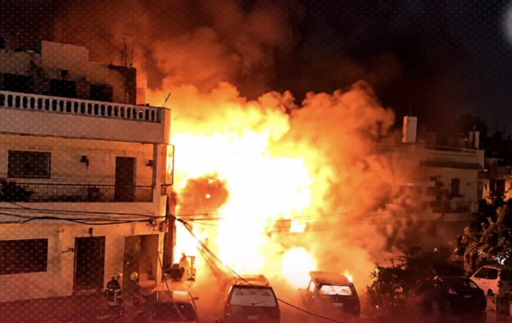 Fuego arrasa con vivienda y negocio en la Ciudad Colonial