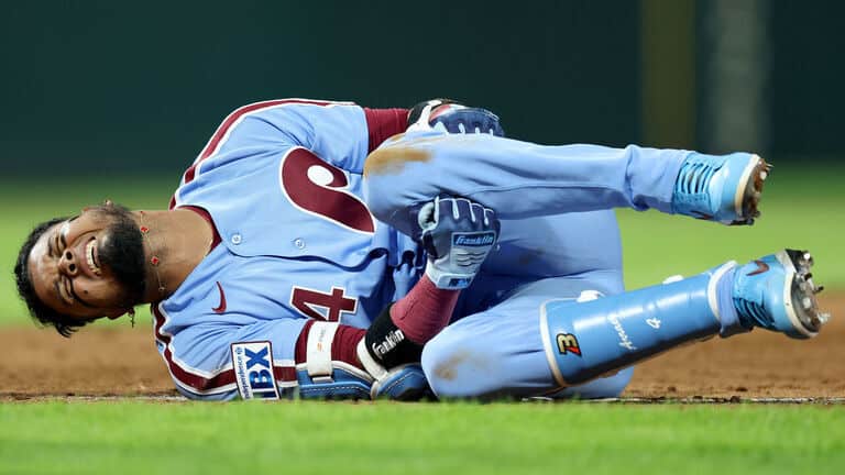 Luis Arráez preocupa a los Filis tras salir lesionado