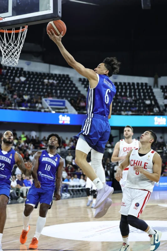 República Dominicana aplasta a Chile 101-66 y queda a un paso del Mundial de Catar 2027
