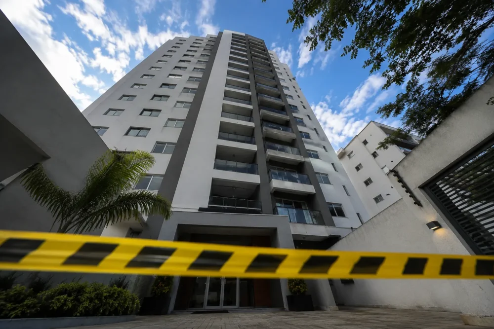 Adolescente muere tras caer de un décimo piso