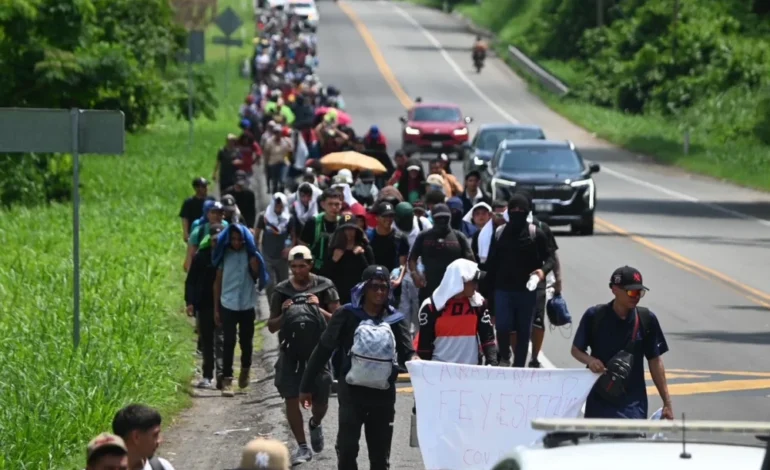 Caravana “Fe y Esperanza con Dios” avanza bajo la lluvia por Chiapas