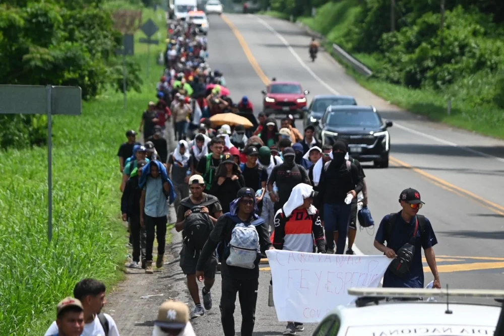 Caravana “Fe y Esperanza con Dios” avanza bajo la lluvia por Chiapas