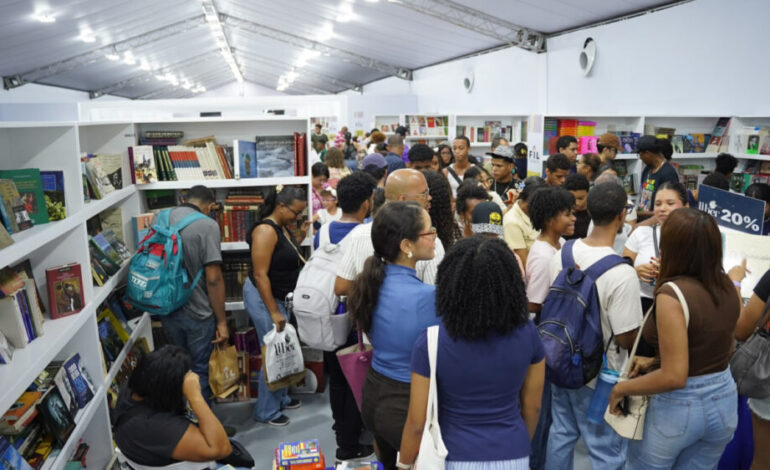 La Feria del Libro toma la Plaza de la Cultura y reúne literatura, arte y cultura internacional