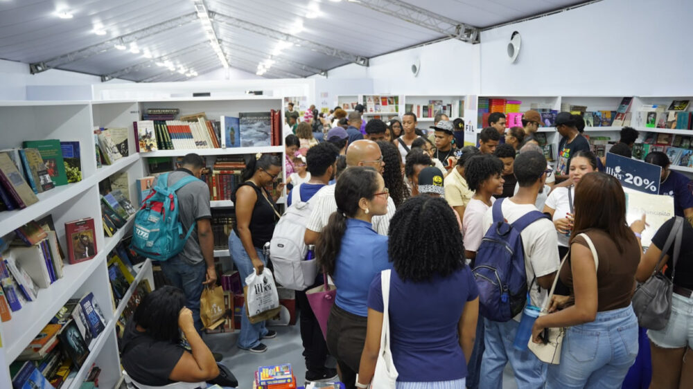 La Feria del Libro toma la Plaza de la Cultura y reúne literatura, arte y cultura internacional