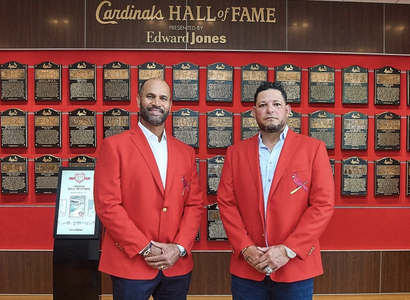 Pujols y Molina reciben homenaje histórico y entran al Salón de la Fama de los Cardenales