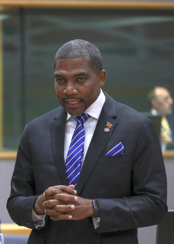 Terrance Drew, primer ministro caribeño, bajo atención médica en Martinica