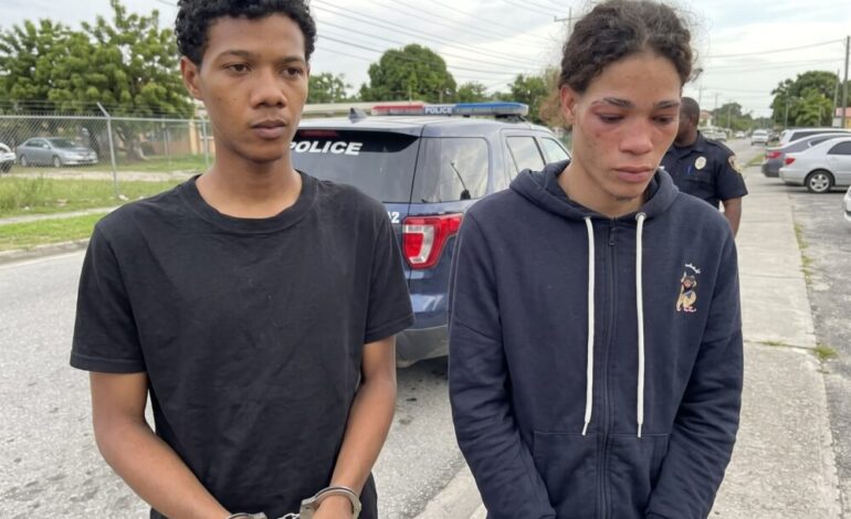 Villa Juana: se entregan en Baní dos jóvenes por asalto a joyería