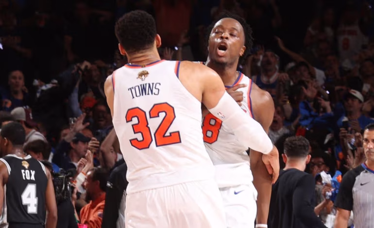 NBA: Knicks rompen su mala racha, Celtics ganan en prórroga y Spurs aplastan a Sacramento