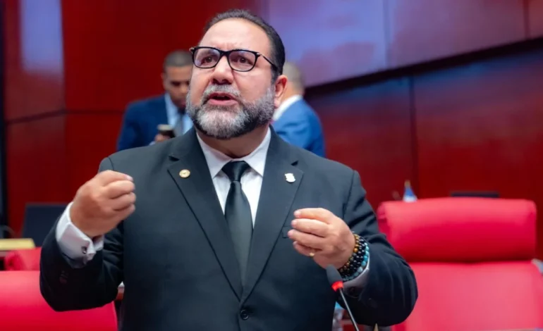 Genao respalda salida de su hijo del PRSC, pero seguirá reformista