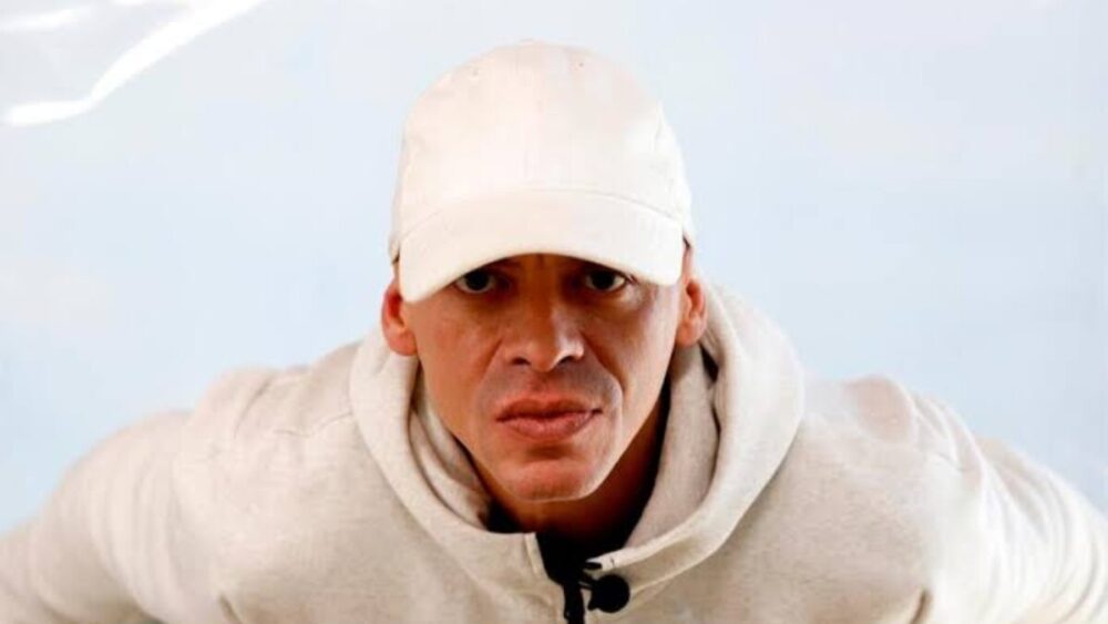 Vico C evoluciona favorablemente tras cirugía cervical