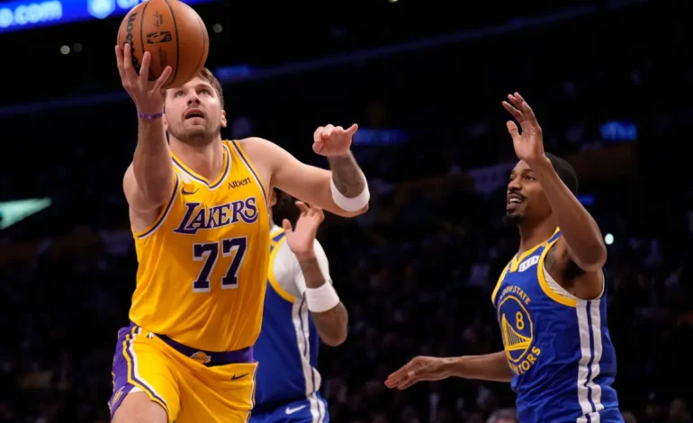 NBA: Lakers brillan ante Warriors y Raptors aplastan a Chicago