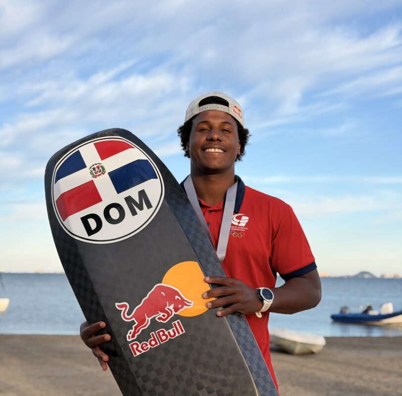 Deury Corniel gana plata en el Surfari Mar Menor 2026 en España