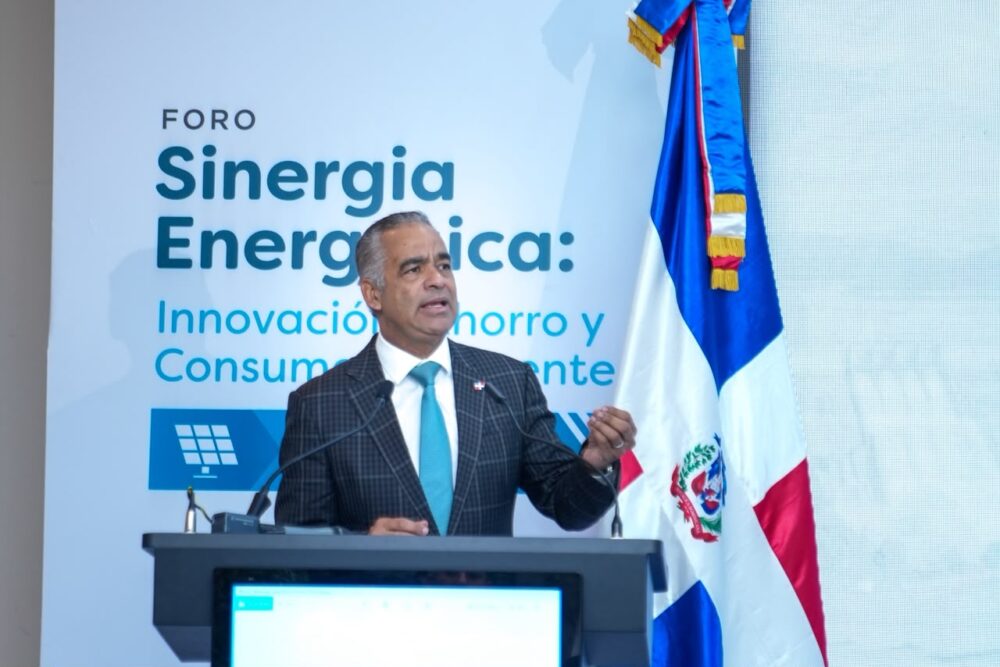 Joel Santos llama a impulsar la eficiencia energética y la digitalización del sistema eléctrico