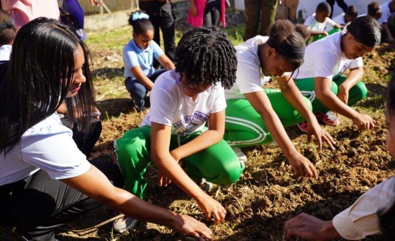 Educación convoca a escuelas a participar en reconocimiento de huertos escolares 2026-2027