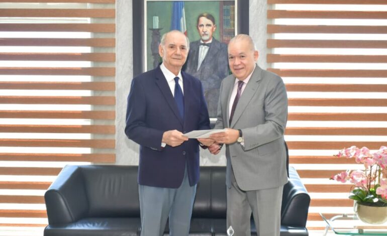 DGJA entrega a la DGII base de datos de establecimientos en proceso de regularización